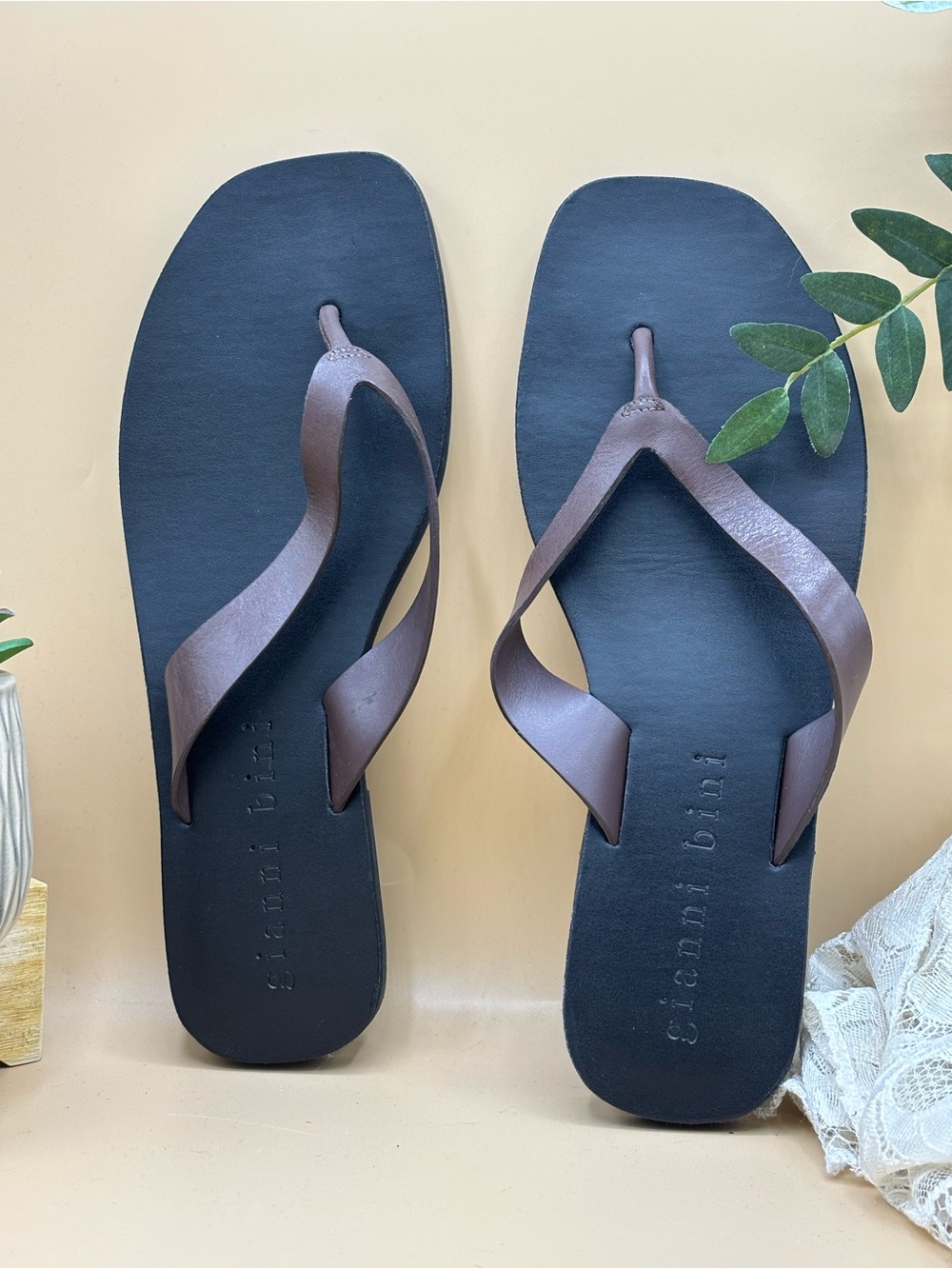Gianni Bini Women’s Brown & Black Leather Flip Flops